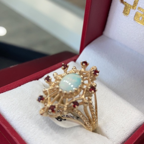 Beautiful opal Garnet in 14 karat gold ring - Picture 3 of 4